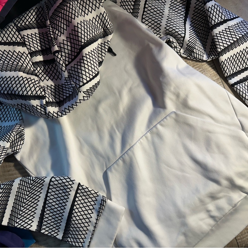 NWOT Nike White and Black Patterned Hoodie
